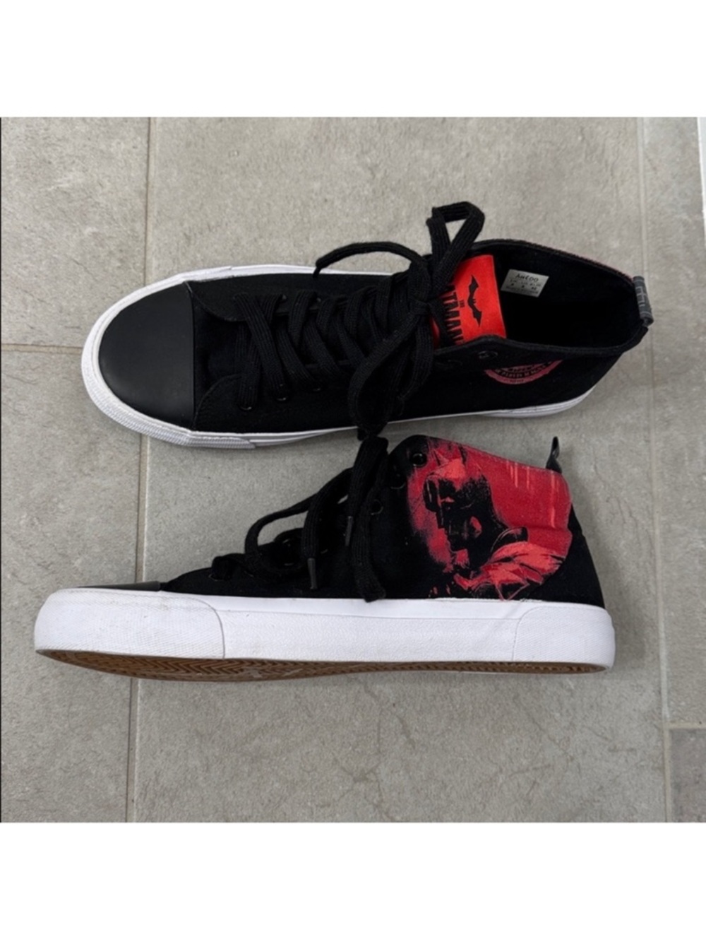 Akedo x The Batman Gotham Hero Signature High Top Sneakers Black Red Men's Sz 9